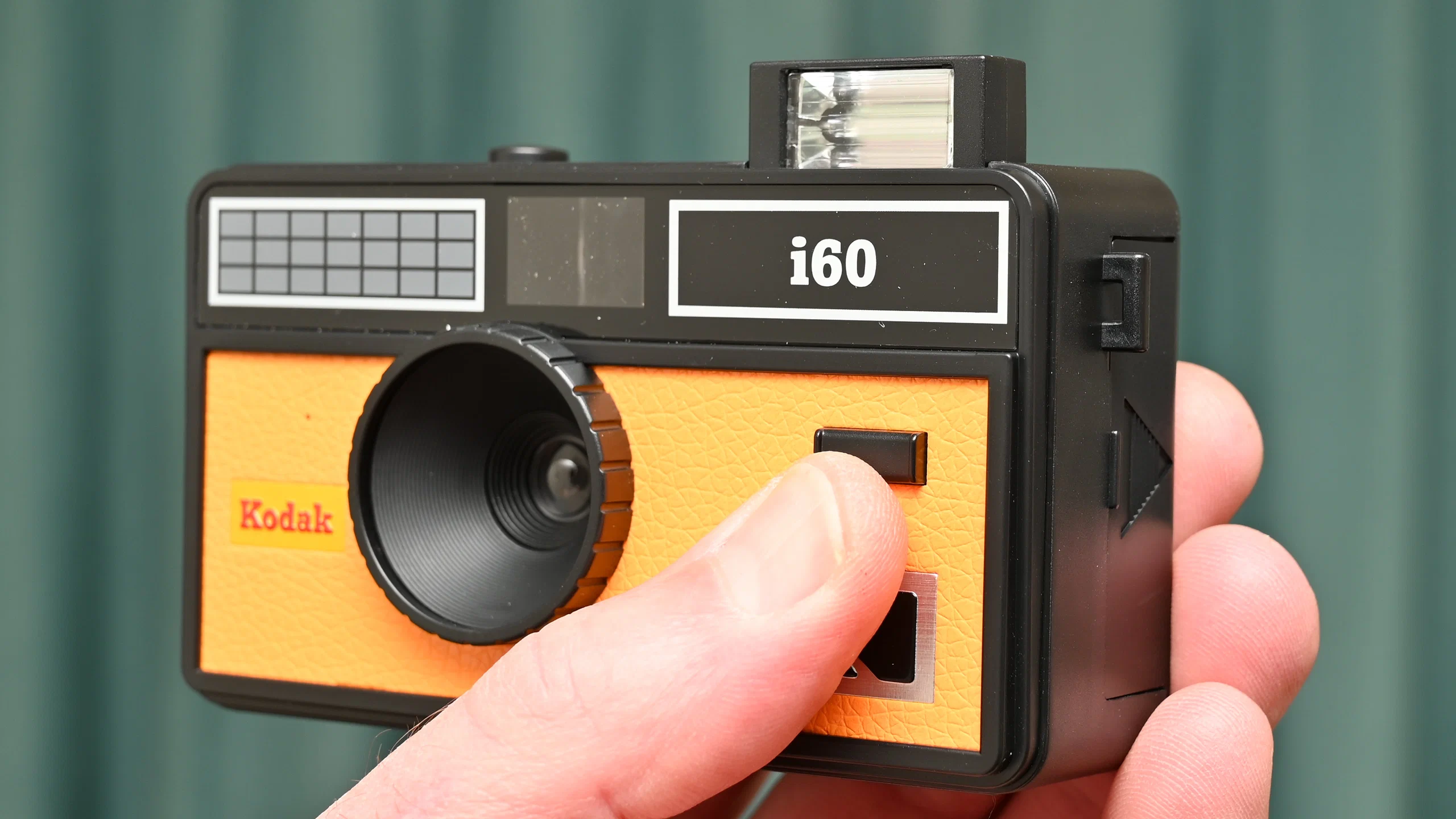 Máy ảnh film Kodak i60 màu Yellow sử dụng pin AA tiện lợi cho flash